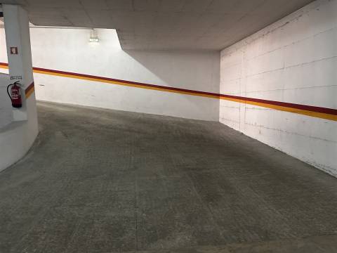 Apartamento T3 com garagem e terraço privativo