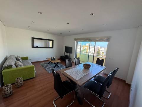 Apartamento T3 com garagem e terraço privativo