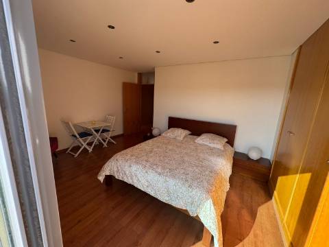 Apartamento T3 com garagem e terraço privativo