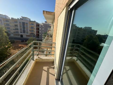 Apartamento T3 com garagem e terraço privativo