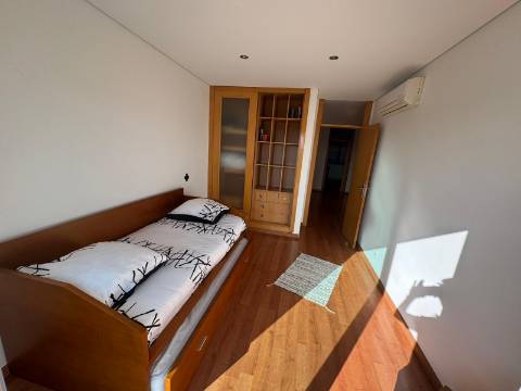 Apartamento T3 com garagem e terraço privativo