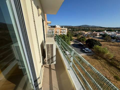 Apartamento T3 com garagem e terraço privativo