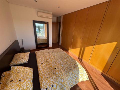 Apartamento T3 com garagem e terraço privativo