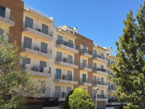 Apartamento T3 com garagem e terraço privativo