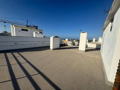 Apartamento T3 com garagem e terraço privativo