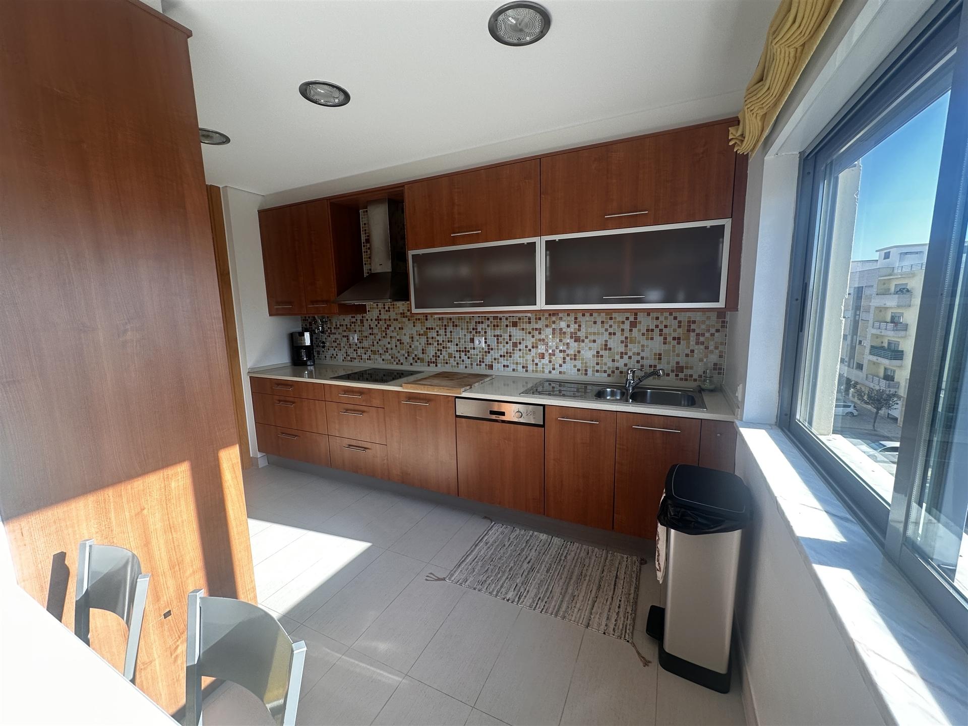 Apartamento T3 com garagem e terraço privativo