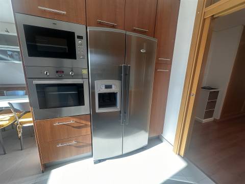 Apartamento T3 com garagem e terraço privativo