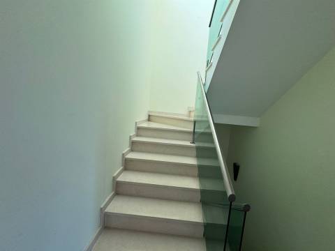 Moradia Geminada T4 Venda em Quelfes,Olhão