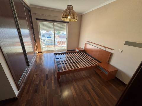 Moradia Geminada T4 Venda em Quelfes,Olhão