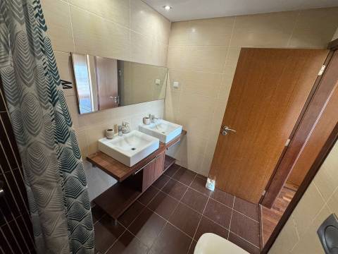 Moradia Geminada T4 Venda em Quelfes,Olhão