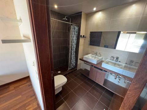 Moradia Geminada T4 Venda em Quelfes,Olhão