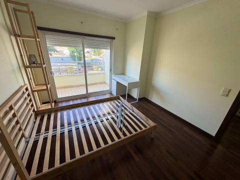 Moradia Geminada T4 Venda em Quelfes,Olhão