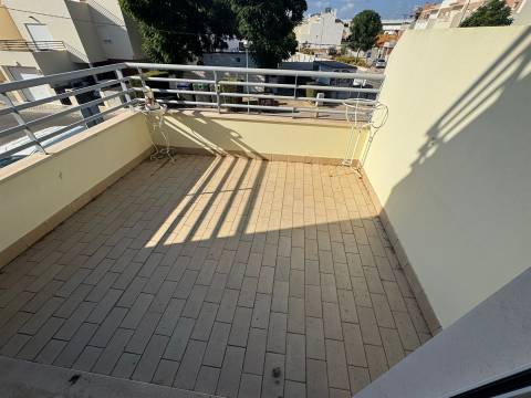 Moradia Geminada T4 Venda em Quelfes,Olhão