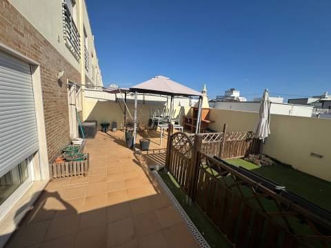 Moradia Geminada T4 Venda em Quelfes,Olhão