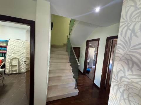 Moradia Geminada T4 Venda em Quelfes,Olhão