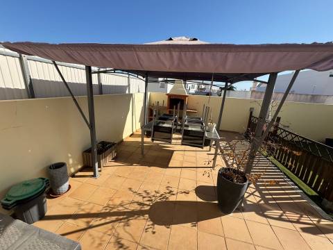 Moradia Geminada T4 Venda em Quelfes,Olhão