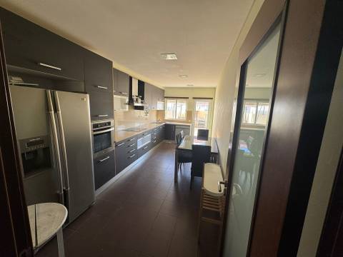 Moradia Geminada T4 Venda em Quelfes,Olhão