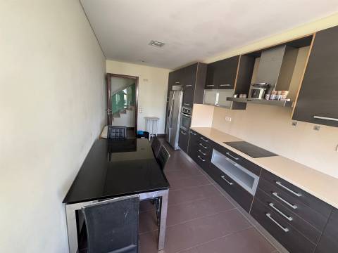 Moradia Geminada T4 Venda em Quelfes,Olhão