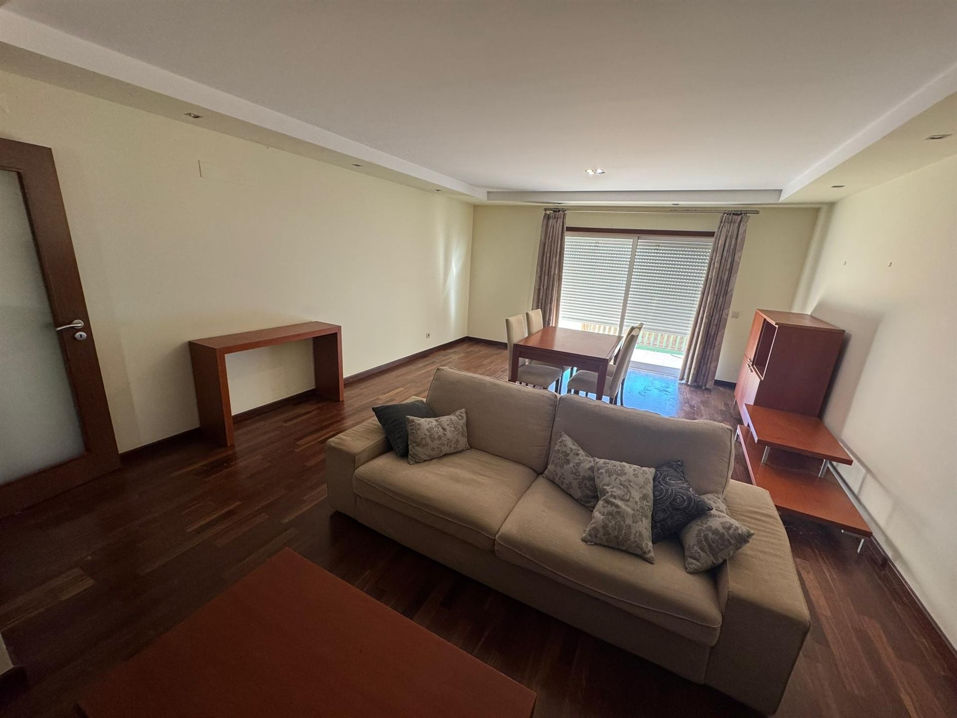 Moradia Geminada T4 Venda em Quelfes,Olhão