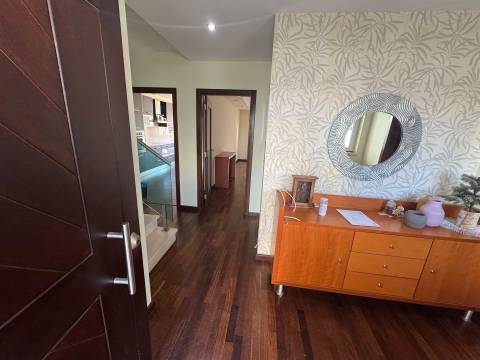 Moradia Geminada T4 Venda em Quelfes,Olhão