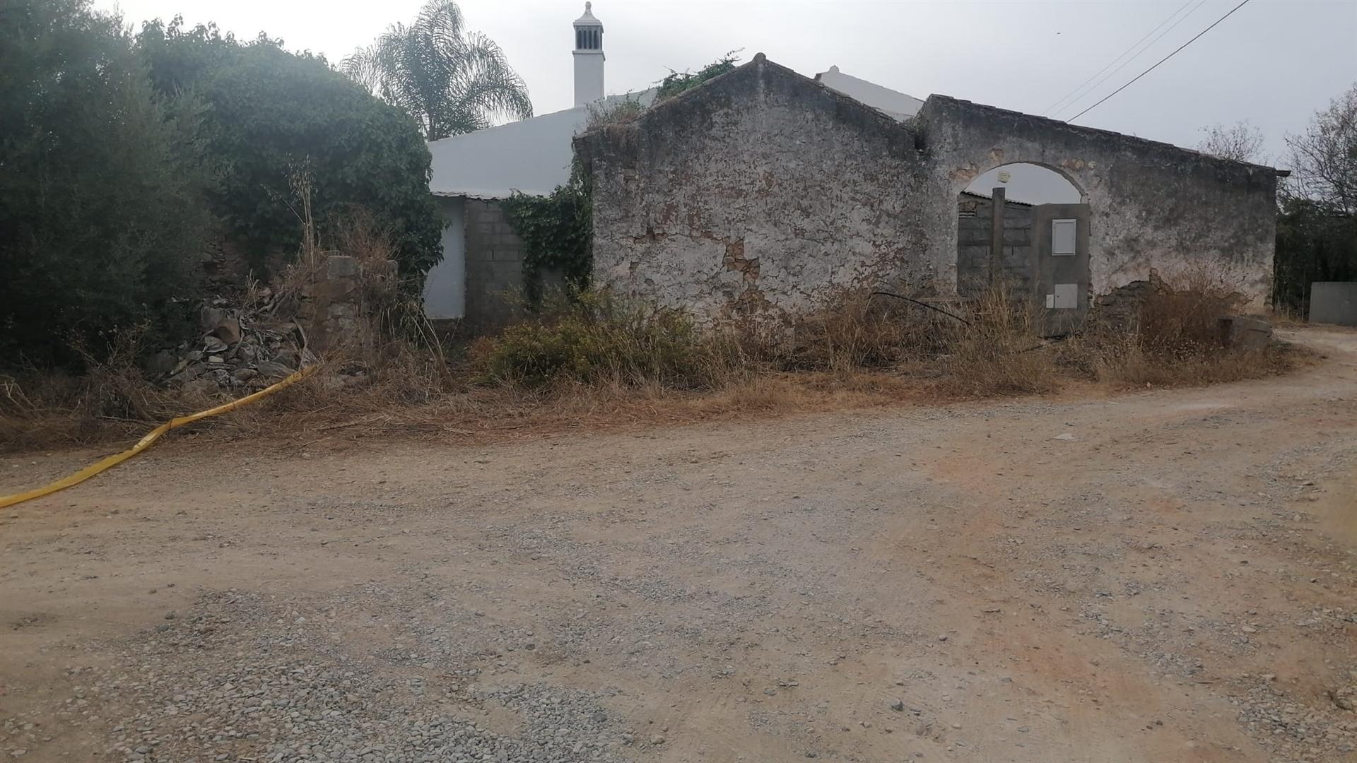 Terreno Urbano T3 Venda em Moncarapacho e Fuseta,Olhão