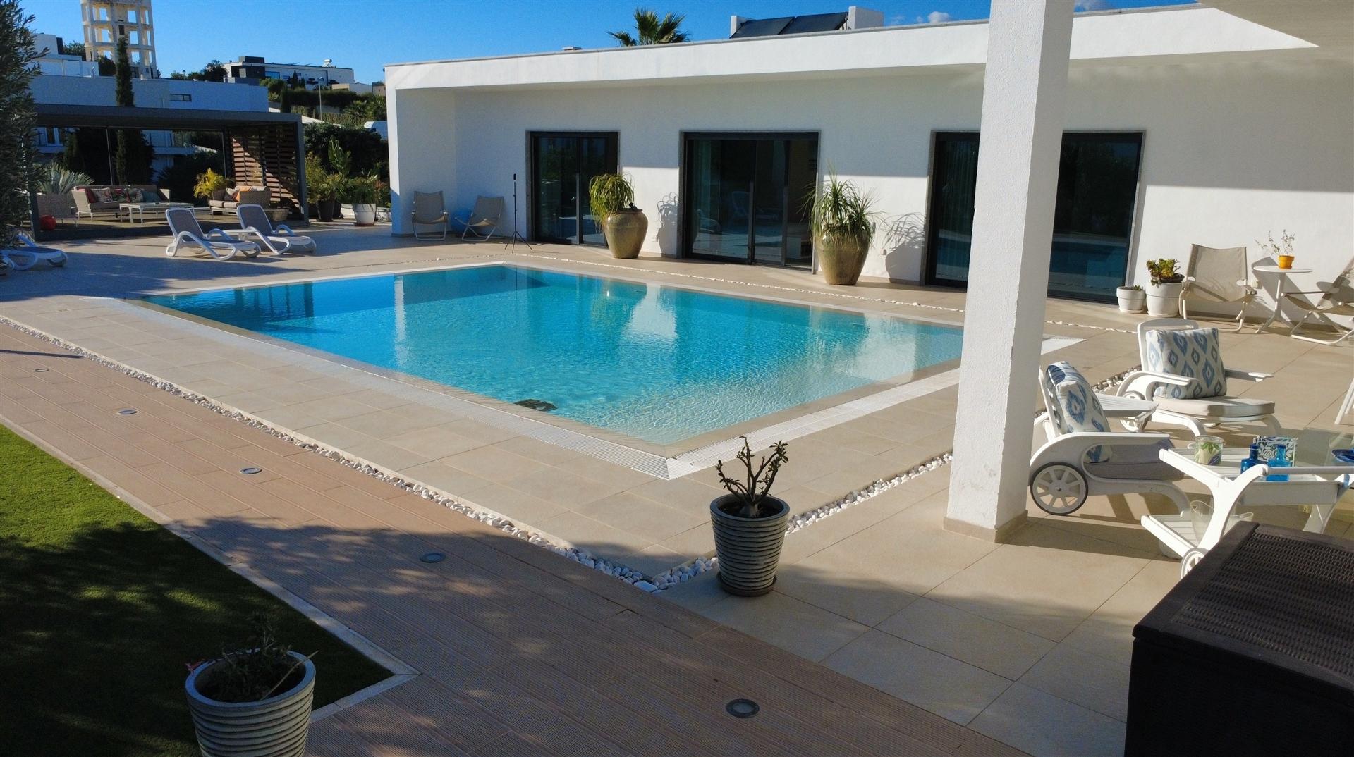 Moradia Isolada T3+1 DUPLEX Venda em Quelfes,Olhão