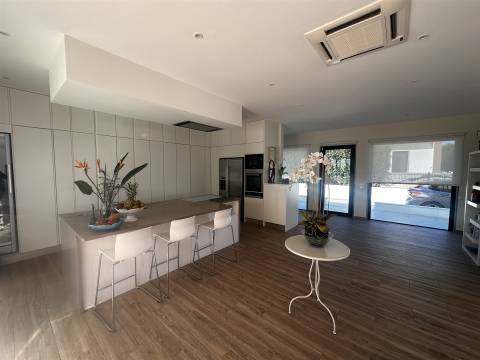 Moradia Isolada T3+1 DUPLEX Venda em Quelfes,Olhão