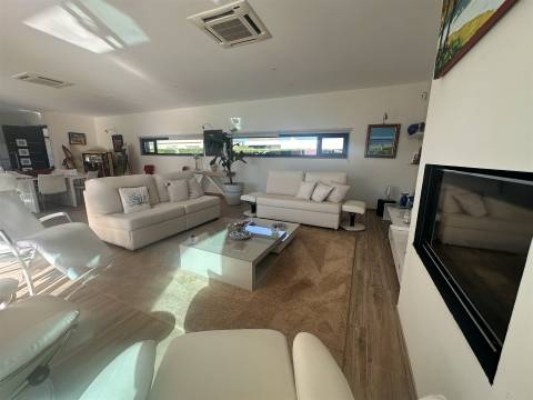 Moradia Isolada T3+1 DUPLEX Venda em Quelfes,Olhão