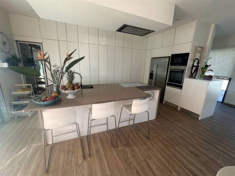 Moradia Isolada T3+1 DUPLEX Venda em Quelfes,Olhão