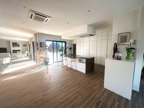 Moradia Isolada T3+1 DUPLEX Venda em Quelfes,Olhão