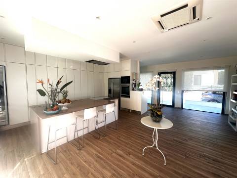 Moradia Isolada T3+1 DUPLEX Venda em Quelfes,Olhão