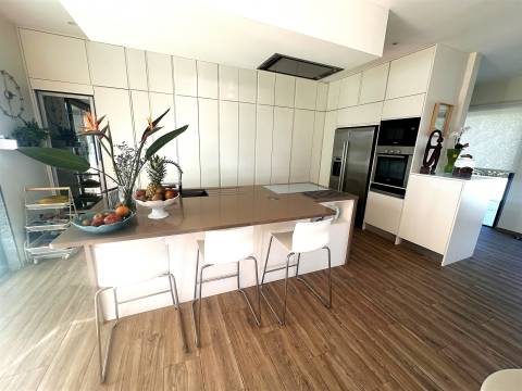 Moradia Isolada T3+1 DUPLEX Venda em Quelfes,Olhão