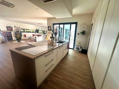 Moradia Isolada T3+1 DUPLEX Venda em Quelfes,Olhão