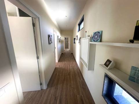 Moradia Isolada T3+1 DUPLEX Venda em Quelfes,Olhão