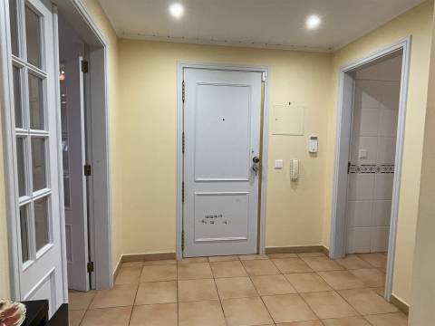 Apartamento T3 Venda em Quelfes,Olhão