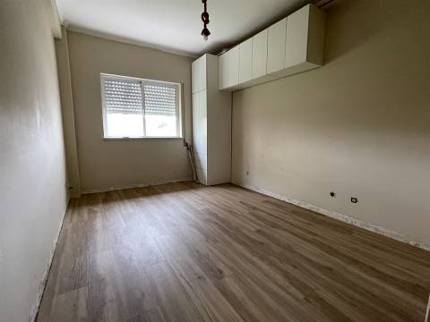 Apartamento T3 Venda em Quelfes,Olhão