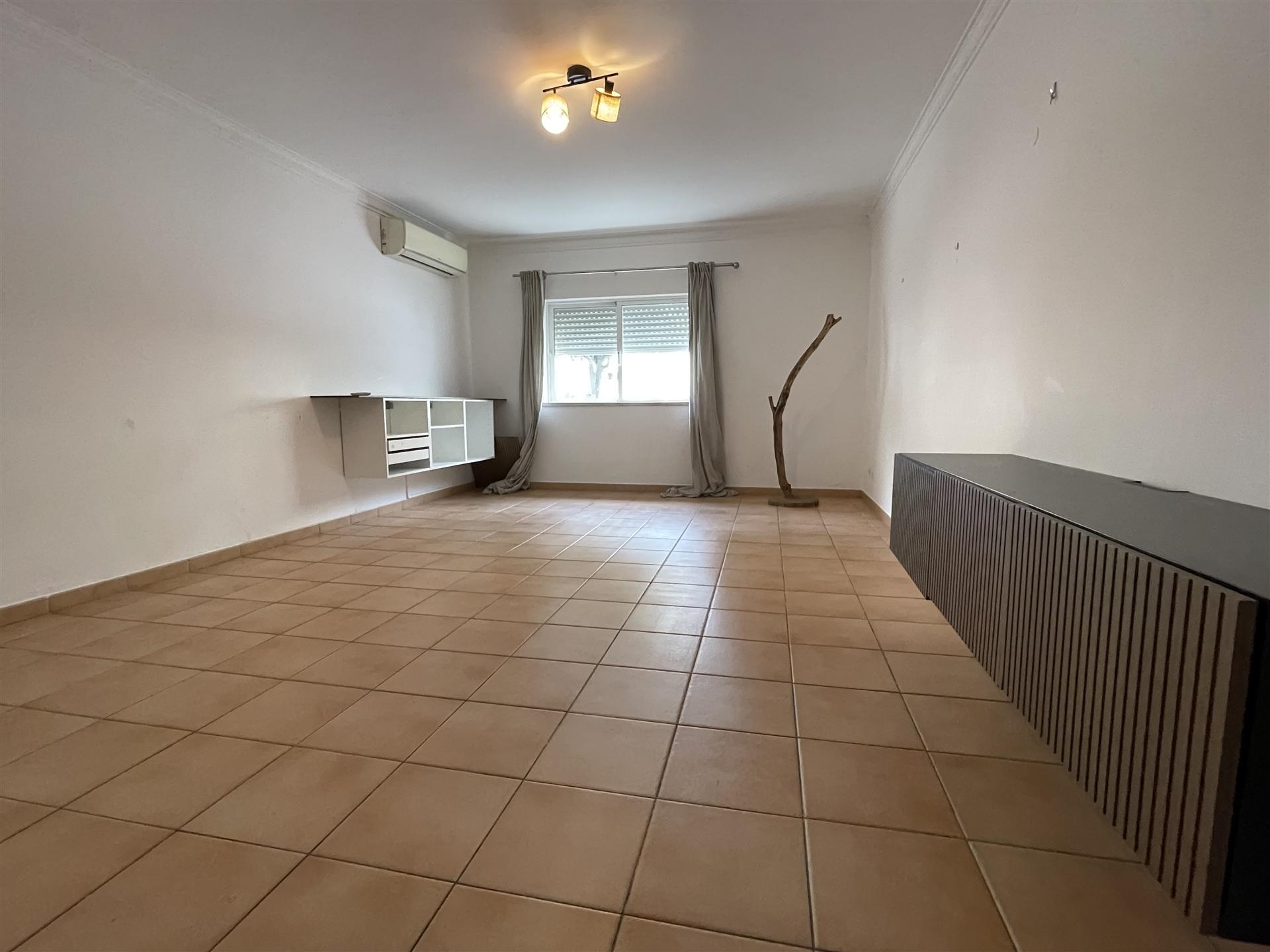 Apartamento T3 Venda em Quelfes,Olhão