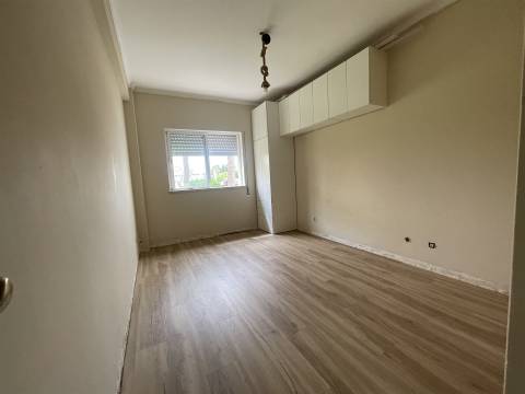 Apartamento T3 Venda em Quelfes,Olhão