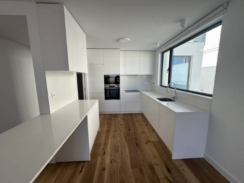 Apartamento T2 Arrendamento em Moncarapacho e Fuseta,Olhão