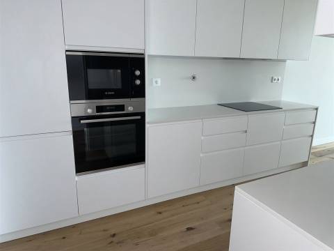 Apartamento T2 Arrendamento em Moncarapacho e Fuseta,Olhão