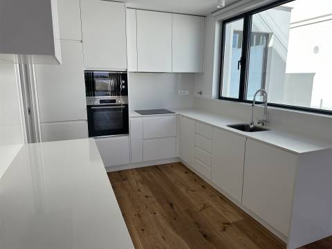 Apartamento T2 Arrendamento em Moncarapacho e Fuseta,Olhão