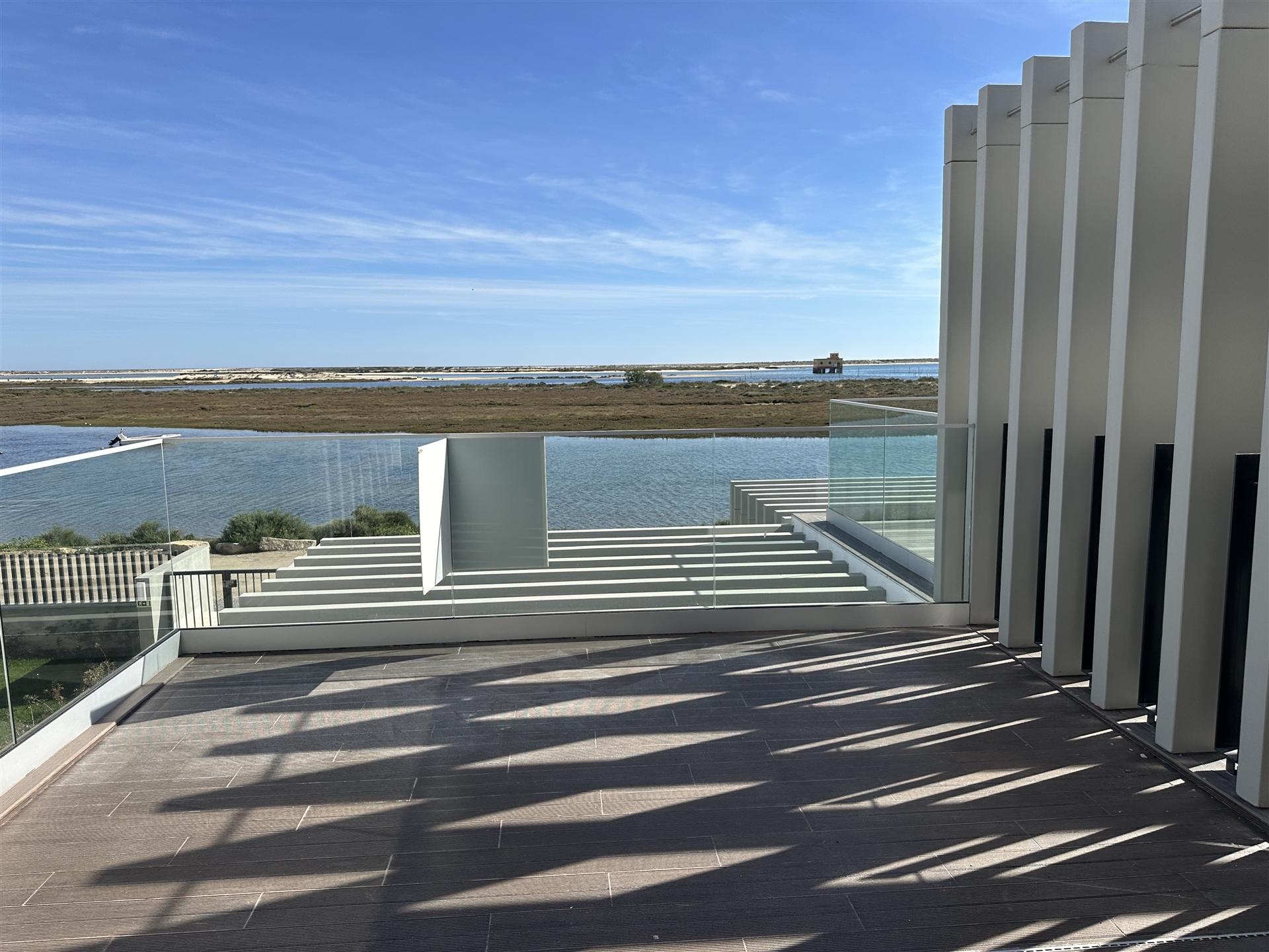 Apartamento T2 Arrendamento em Moncarapacho e Fuseta,Olhão