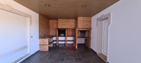 Moradia T7 + Sala c/ 100M2 + Terreno 4.666M2