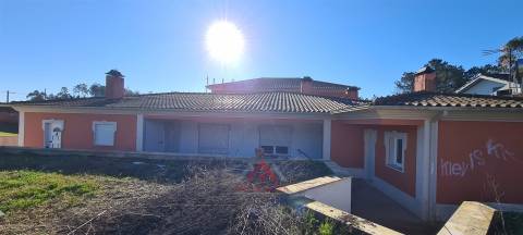 Moradia T7 + Sala c/ 100M2 + Terreno 4.666M2