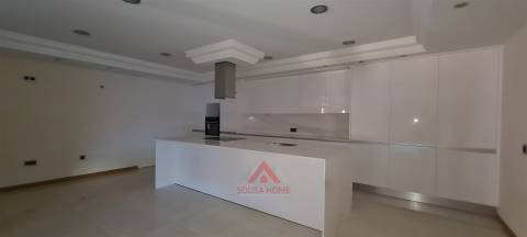 Moradia T7 + Sala c/ 100M2 + Terreno 4.666M2