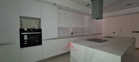 Moradia T7 + Sala c/ 100M2 + Terreno 4.666M2