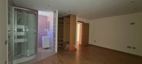 Moradia T7 + Sala c/ 100M2 + Terreno 4.666M2