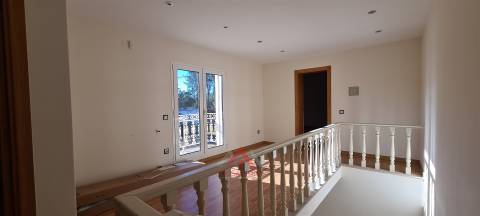 Moradia T7 + Sala c/ 100M2 + Terreno 4.666M2