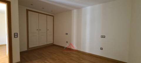 Moradia T7 + Sala c/ 100M2 + Terreno 4.666M2