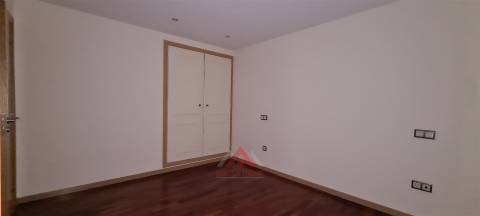 Moradia T7 + Sala c/ 100M2 + Terreno 4.666M2